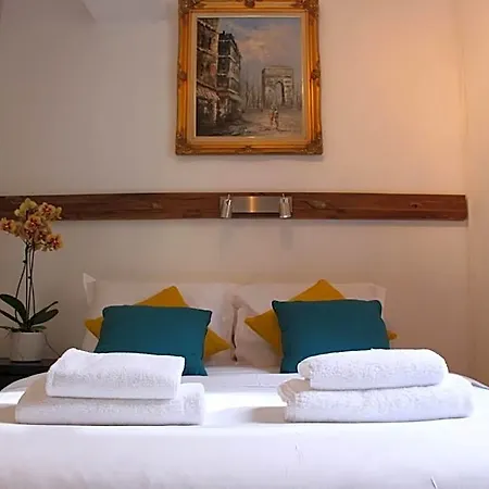 Au Grand Duquesne Hotel *