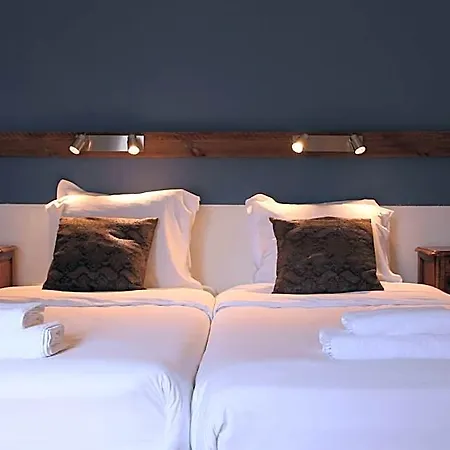 Au Grand Duquesne Hotel