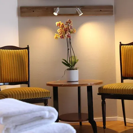 Au Grand Duquesne Hotel *